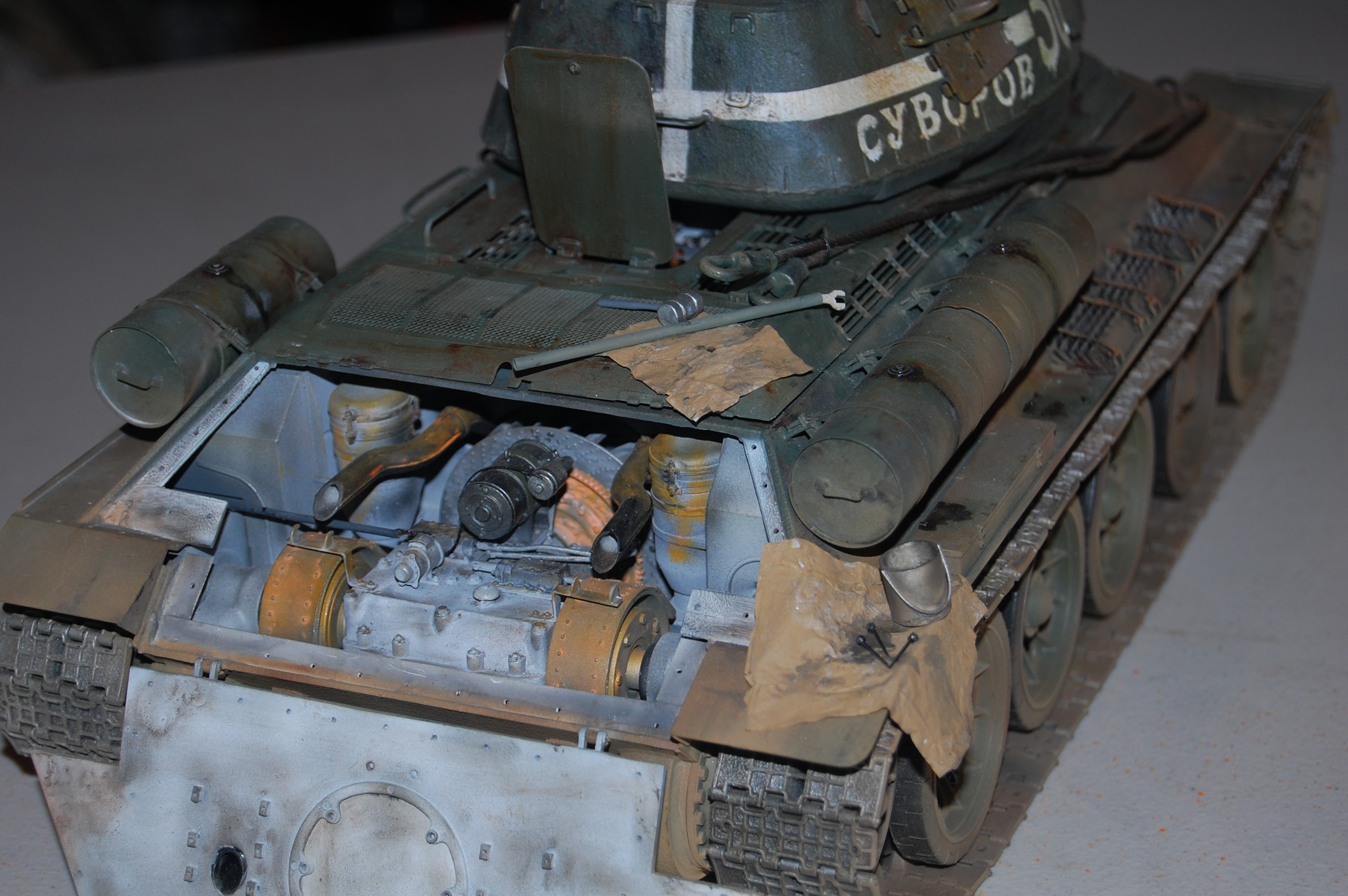 Building the Trumpeter 1/16 T-34/85 Russian tank